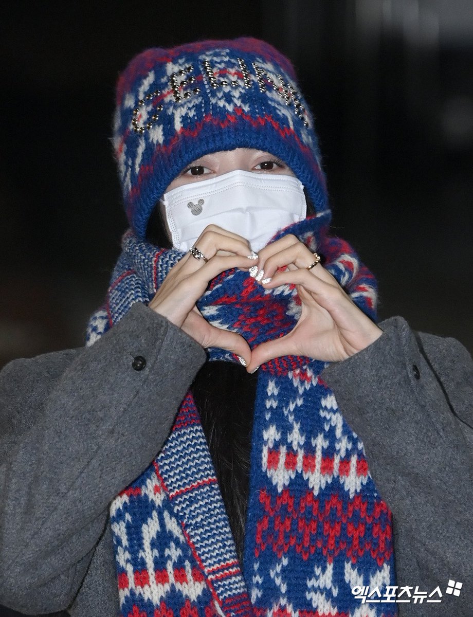 BBU_BLACKPINK's tweet photo. [PRESS] #LISA at GMP Airport on their way to Bangkok, Thailand for BORN PINK Worldtour

BORN PINK ASIAN TOUR 
#BLACKPINKtoBANGKOK
#블랙핑크 #BLACKPINK https://t.co/uIxD15mNS7