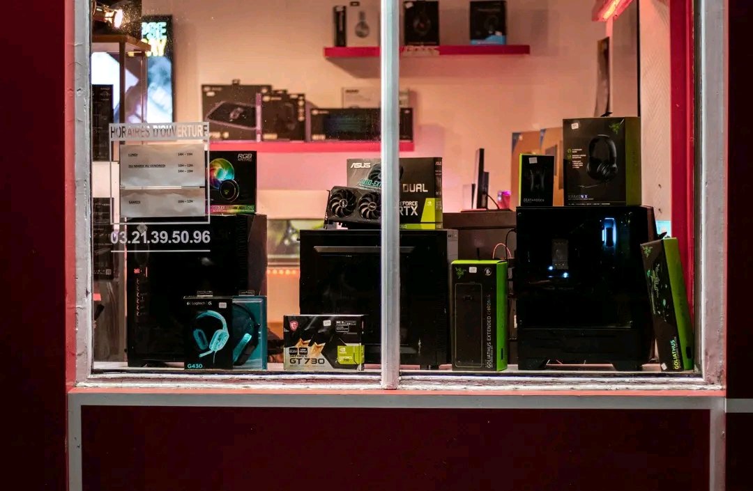 micro_planet's tweet photo. Matériel Gaming et Bureautique en vitrine du magasin 💻 https://t.co/fYxQ4RuBwP