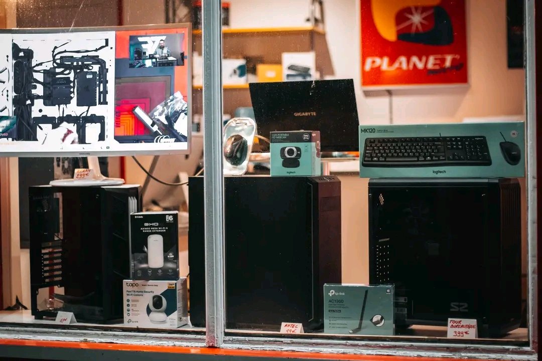 micro_planet's tweet photo. Matériel Gaming et Bureautique en vitrine du magasin 💻 https://t.co/fYxQ4RuBwP