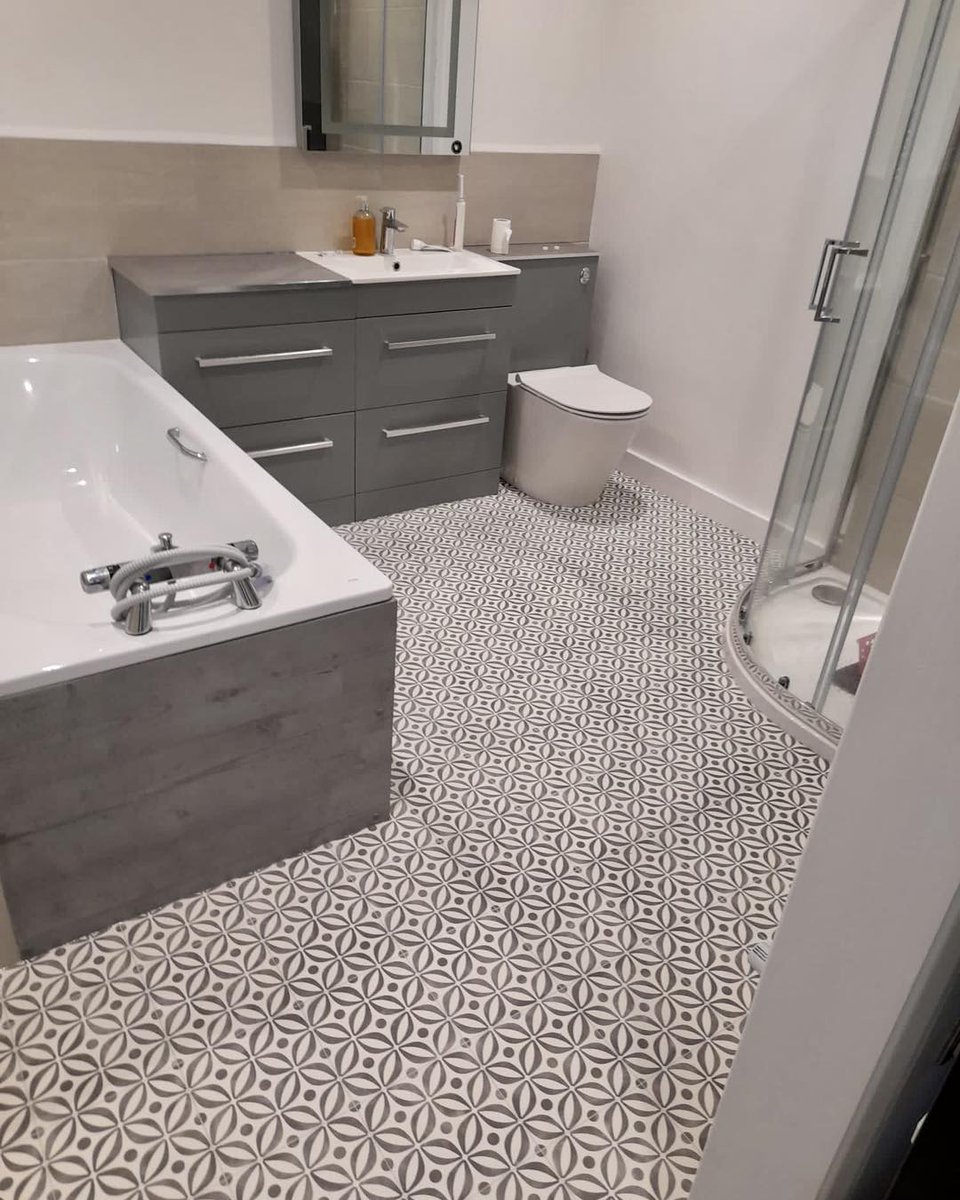 FurlongFlooring's tweet photo. Great install of Furlong Flooring's Pictora III, "Grey Flora" by Premier Carpets Peacehaven 😍.
#vinylflooring #flooring #flooringsolutions #firstchoiceflooring https://t.co/UmyXZZWVjk