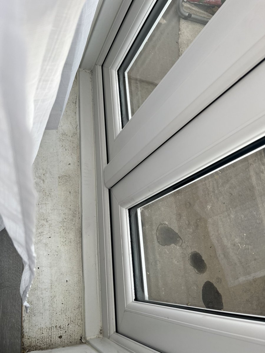 Lisa_SEND's tweet photo. My god why employ cowboy builders @helloPeabody now I have to wait for removal and installation of new window/doors bc these ones do not fit meaning my flat keeps getting water and cold entering &amp; my room is now covered in damp #CowboyBuilders #PGM https://t.co/tnrLaqtynJ