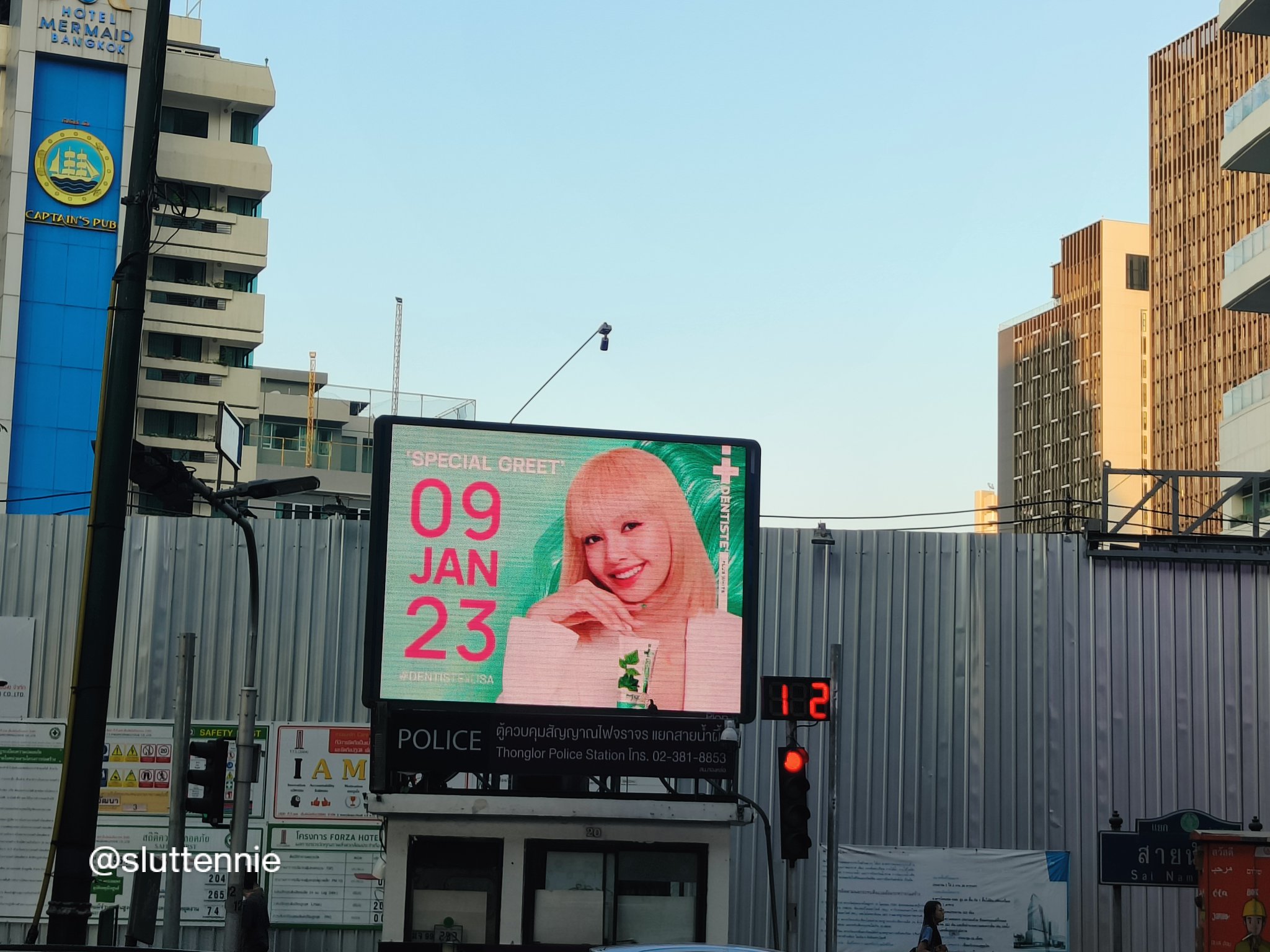 【入手困難】【匿名発送】雑誌　Lisa billboard LISA: Auctions X LISA Off Duty Coming Soon (Sept. 03)