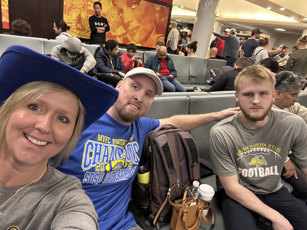 drltspalding's tweet photo. #FLJacks headed to Frisco! #GoJacks #FriscoJacks #Jackmoms19 #FCSChampionship πππ°π #29 https://t.co/C5RCD3SScW