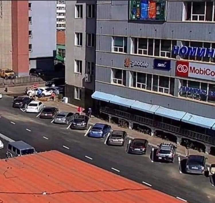 Энэ зургийг хараад самсаа шархирав. Яаж вэ. Монгол хүн байж.