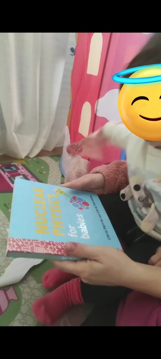 LuisLlamas's tweet photo. Se puede ser una princesa con su castillo y no es incompatible con un libro de "física nuclear para bebes"
#seMeCaeLaBaba #reyes https://t.co/Y0a55S8qCA