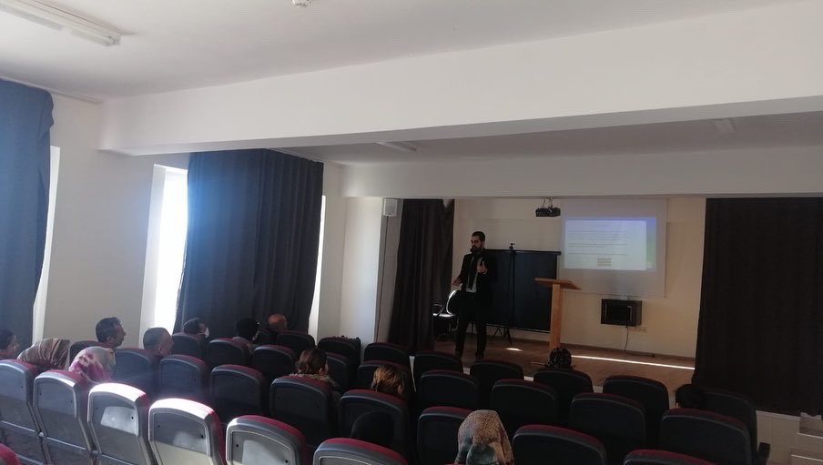 Elbistanram's tweet photo. Nurhak ilçesi eğitim kurumlarında çalışan yardımcı personel, kantin görevlileri, servis şoförleri ve güvenlik görevlilerine “ Öfke ve Stres Yönetimi” semineri kurumumuz Psikolojik Danışman/Rehber Öğretmeni Hüseyin DAŞGIN tarafından gerçekleştirilmiştir. https://t.co/yGWkvQ7VAc