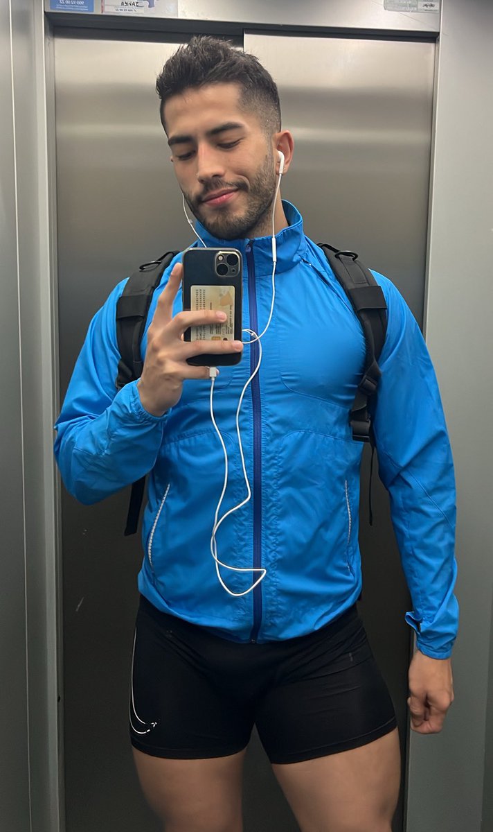 RoberInX's tweet photo. 🦵🏻👅 https://t.co/Cgo30BAhml