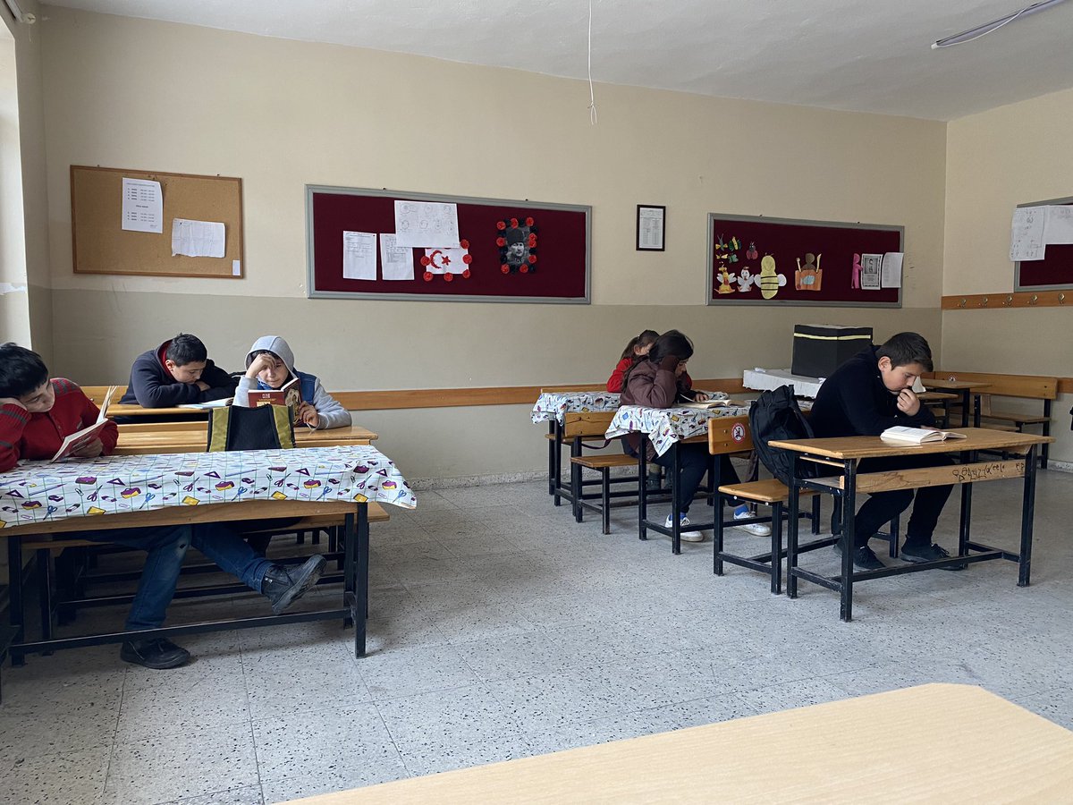 sehit_toy's tweet photo. Kitaplar kendinize ve baskalarina saygi duymayi ögretecek, yüregi ve akli, dünya ve insanlik sevgisiyle dolduracaktir. 06.01.2023 Sivas geneli kitap okuma etkinliği #hedefprojesi #SultansehirOkuyor @sivasvaliligi @valisimsek @sivasmem https://t.co/gJnPZxE4pT