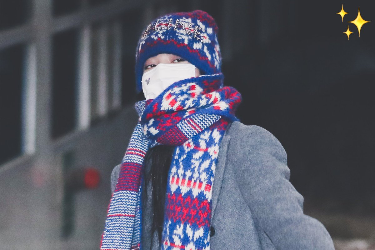 momentsofyou_'s tweet photo. 230106 GMP 출국

#블랙핑크 #BLACKPINK 
#리사 #LISA https://t.co/MJneqQwVpu
