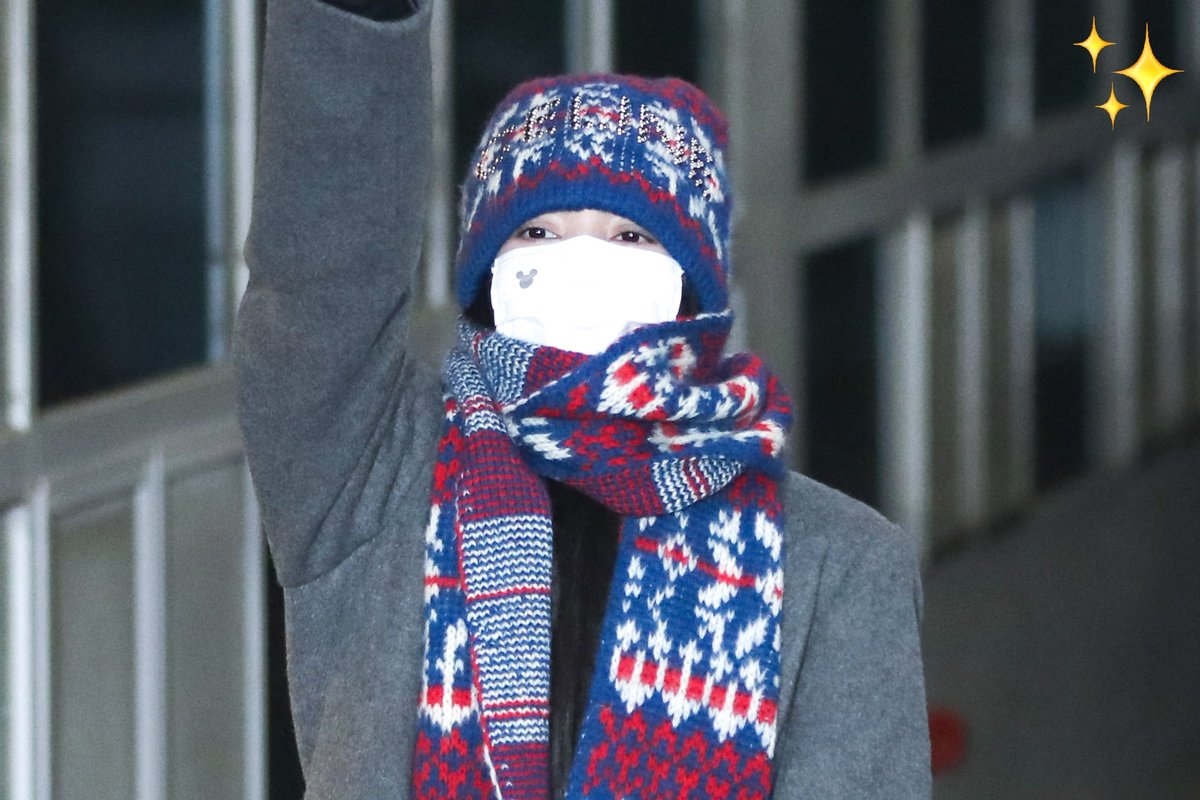 momentsofyou_'s tweet photo. 230106 GMP 출국

#블랙핑크 #BLACKPINK 
#리사 #LISA https://t.co/MJneqQwVpu