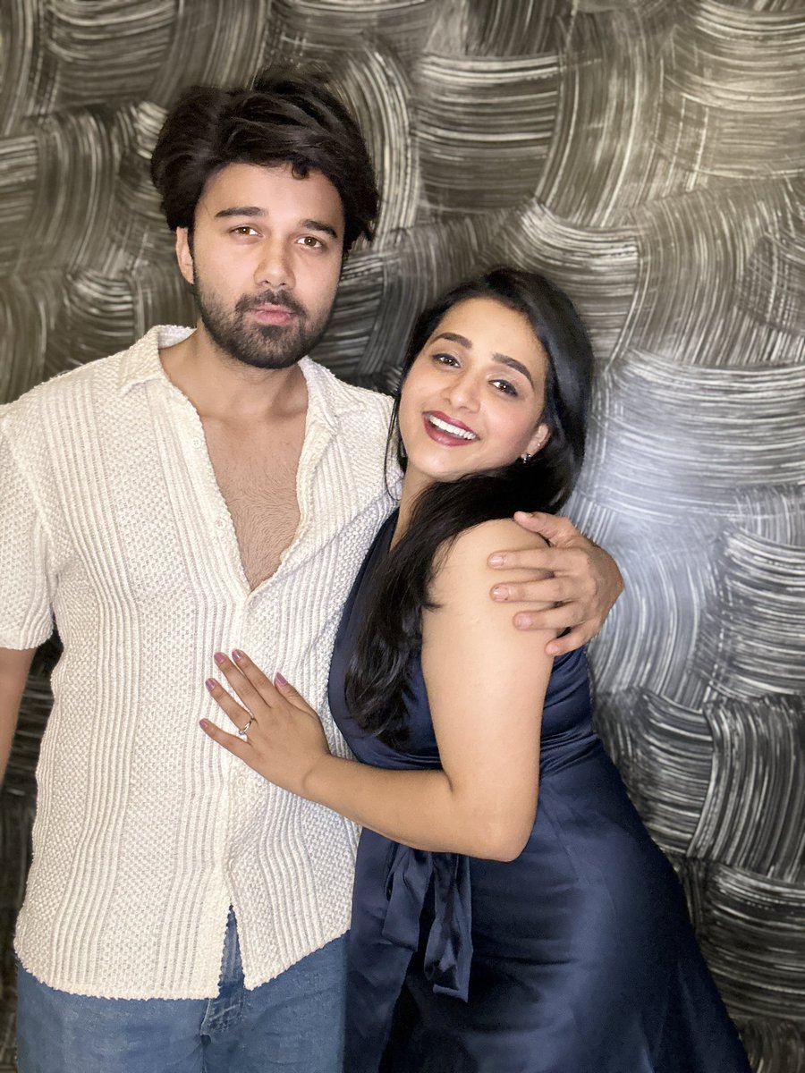 TheAvinashM's tweet photo. Happy Anniversary #sirav &amp; a very happy new year to all you lovely people. https://t.co/OUEh7VggXc