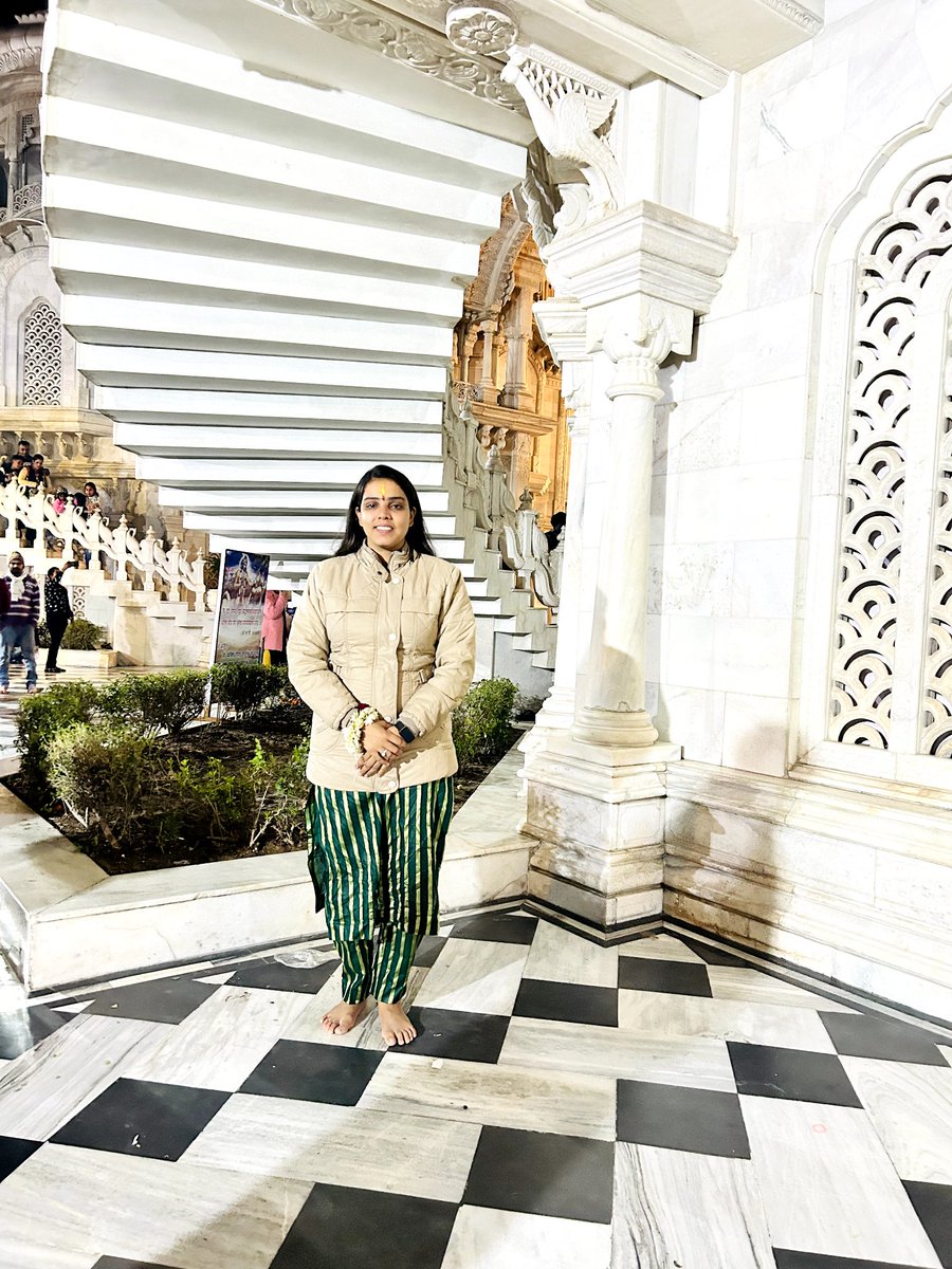 murti_ji's tweet photo. Eskon temple in vrindavan 
I lost my heart in vrindavan 💓💖💓💖🤍💖🤍💖💓💖

#eskön#pujydevidharmmurtiji #vrindhavan #mathuravrindavan #radheradhe #radhakrishna #krishn #lordkrishna #haribol #eskontemple https://t.co/AJpzZqYZpY