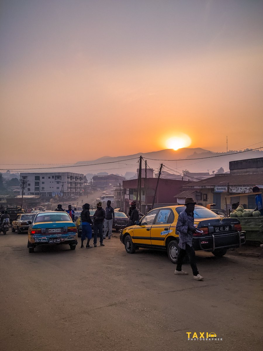 chi_ernest's tweet photo. Views from my hometown ❤️. Let that sunrise not fool you; it was 12ºC outside 🥶🥶

📍 Bamenda, Cameroon 🇨🇲
#TheTaxiPhotographer 🚖📷 https://t.co/yvfI72FLdD