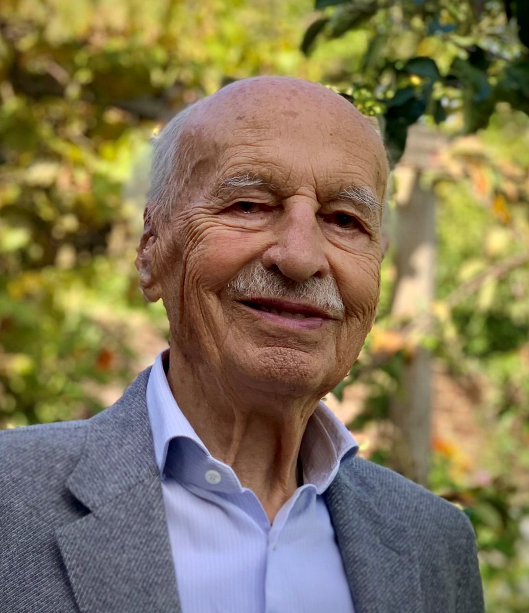 A1lightingmag's tweet photo. Lighting control visionary awarded MBE in 2023 New Year Honours list. Find out more ➡️ https://t.co/eRTEbUxgCN #lighting #lightingnews #LightingControl #award #MBE #entrepreneur https://t.co/yLtpSJMlyp