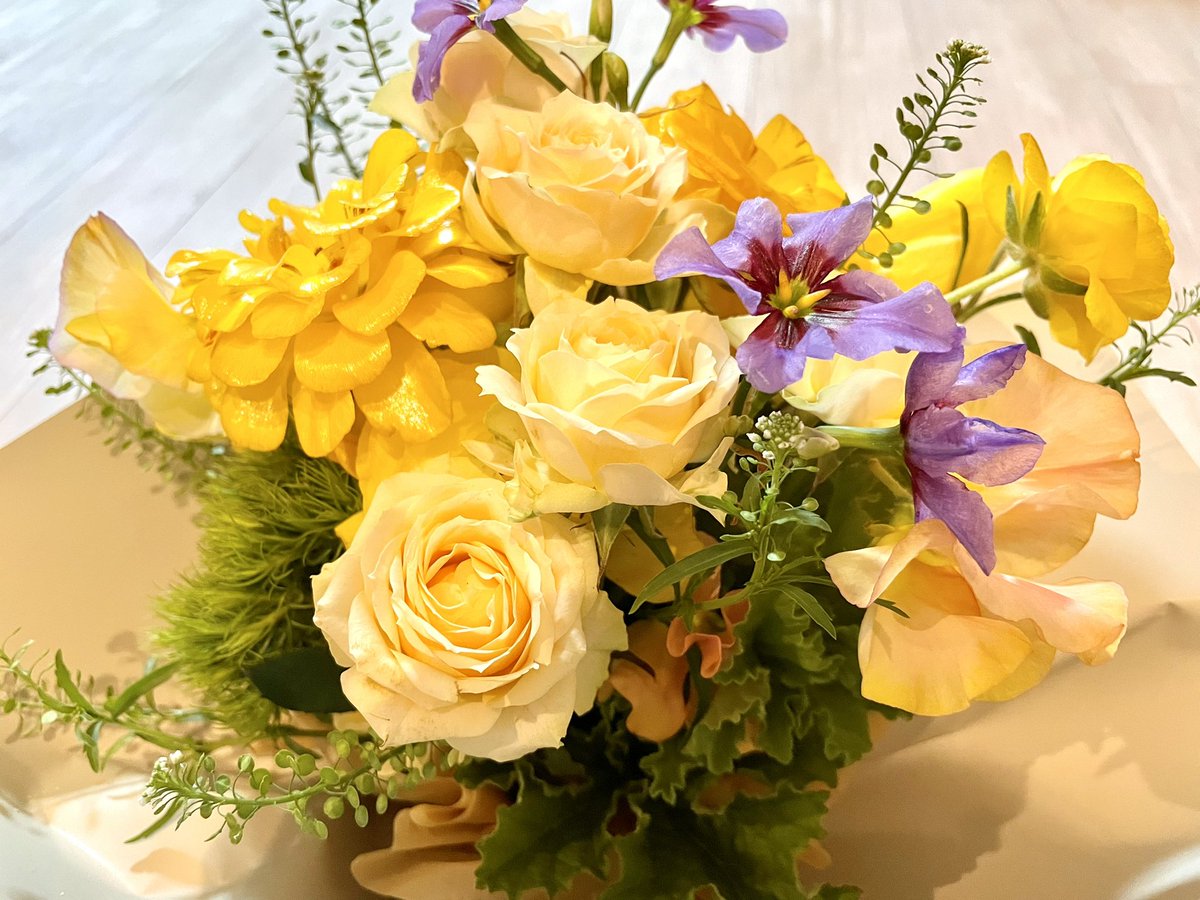 ruefer's tweet photo. お付き合い10年を記念して旦那が花束をくれました💐うれしいうれしい☺️ https://t.co/Iny6Hjp4IJ