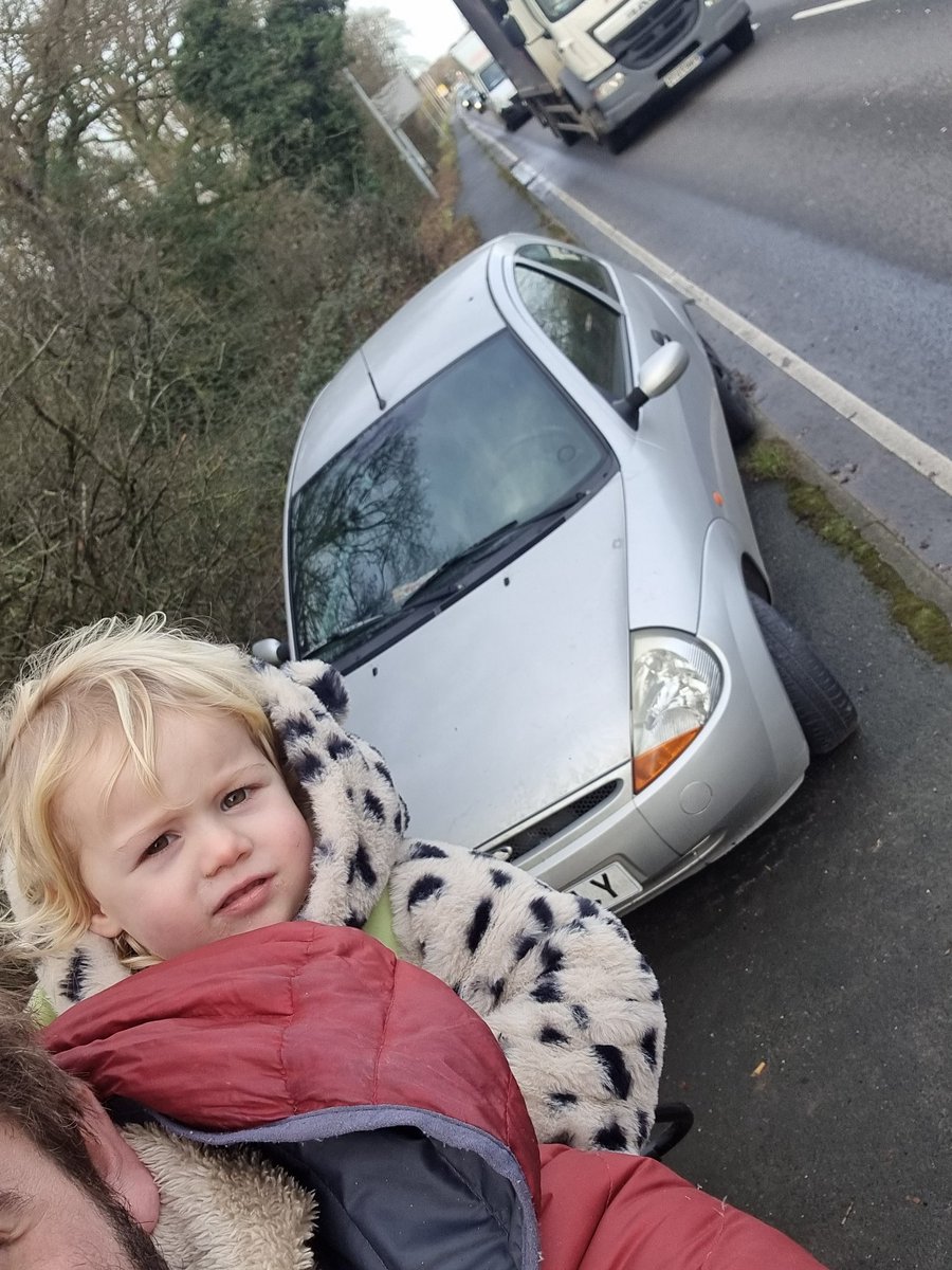 woodallc87's tweet photo. Don't worry @TfL @RBKingston @metpoliceuk we'll just walk in the road https://t.co/H9F1efVFwT