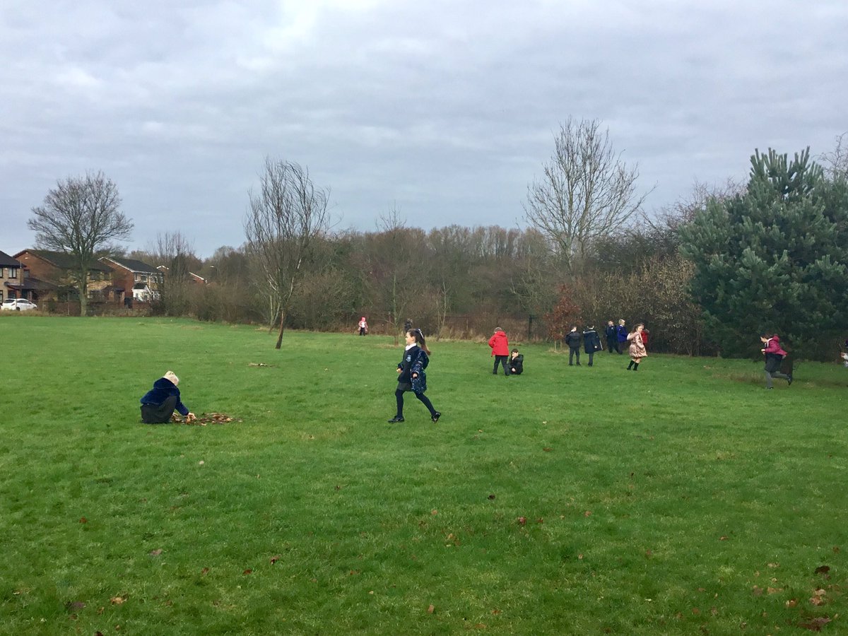Y2_BBSM's tweet photo. Year 2 had lots of fun learning and creating outside yesterday. We finished our topic learning about Andy Goldsworthy by creating our own art installations outside! 🌎💚🍂🍁🌲#smbbart #smbboutdoorlearning https://t.co/vFmDmzu1TF