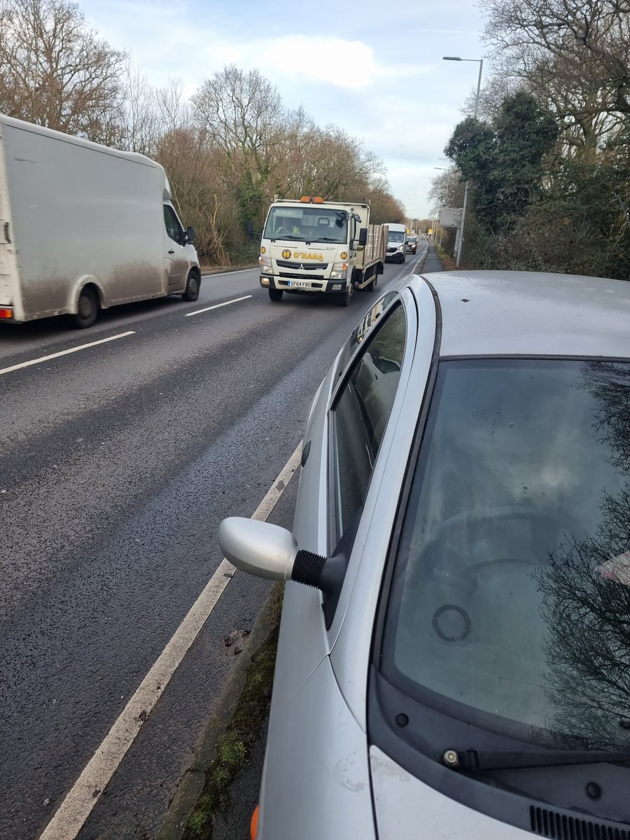 woodallc87's tweet photo. Don't worry @TfL @RBKingston @metpoliceuk we'll just walk in the road https://t.co/H9F1efVFwT