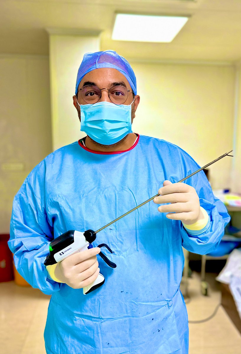 drbawa's tweet photo. Using the Medtronic Sonicision Ultrasonic vessel sealing and dissection device. 
The coolest thing about it is that it is totally cordless. 

No tangled wires and full operative freedom. https://t.co/X6Gpr7cK5A