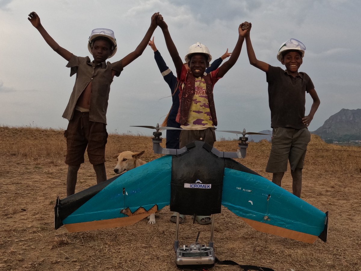 MicroMek_LTD's tweet photo. Chiyembekezo Banda ,James Kachingwe and Anthony Chingeni! These amazing children had to ask some brilliant questions on how our #Drone tech can help their Community. #FutureIsUnmanned #Drones4Health #ProjectFlyingThings https://t.co/L3GnDtPW2z