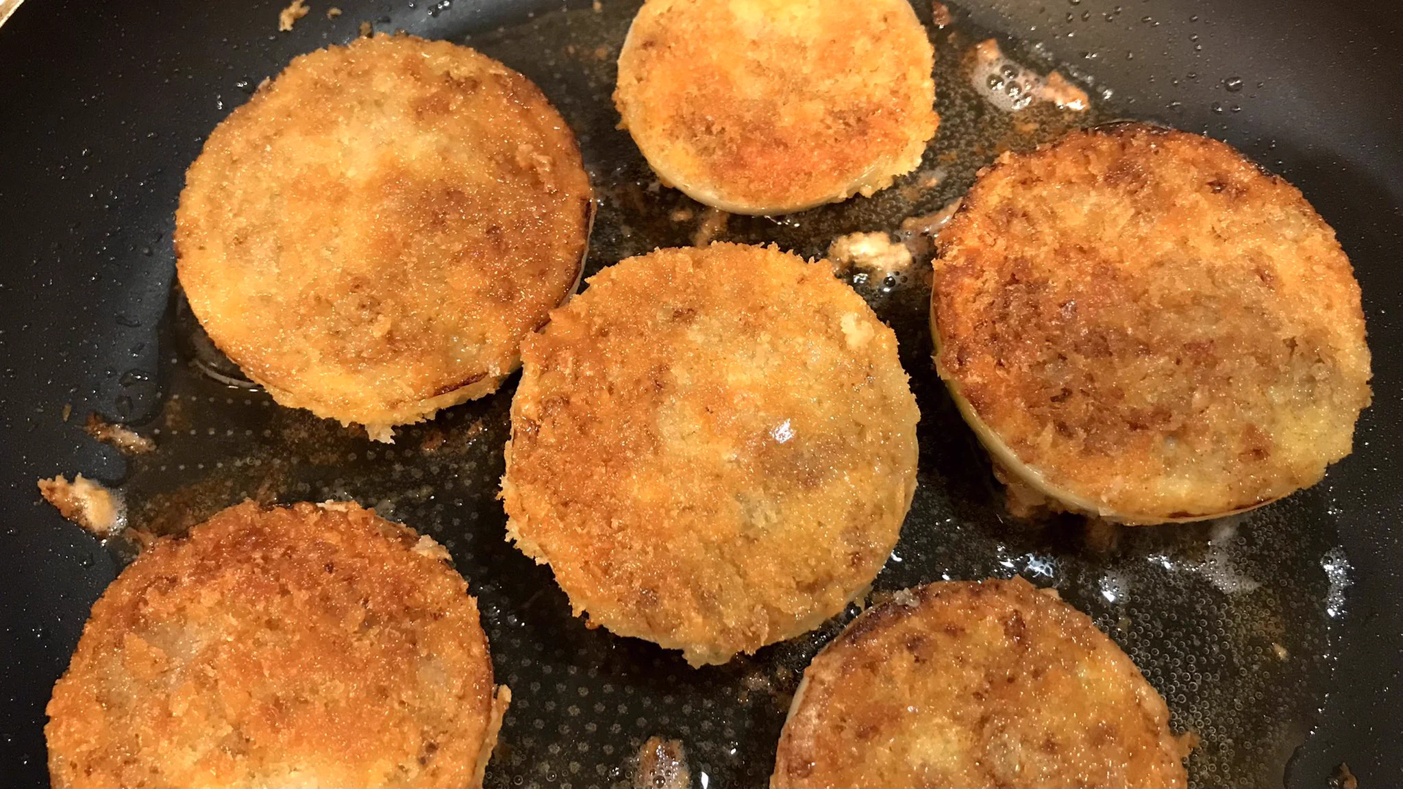 玉ねぎとひき肉の相性抜群！揚げ焼きで出来る『オニオンフリスビー』♪