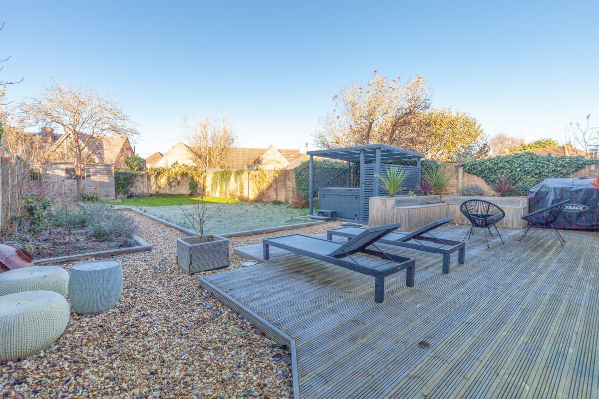 🏡 FOR SALE 🏡

A beautifully presented four double bedroom detached home that has been painstakingly renovated and improved by the current owners!

Please contact Summertown sales for more info: 
📞 01865 318013
✉️ sales.pennyandsinclair.co.uk

#forsale#pennyandsinclair#estateagent