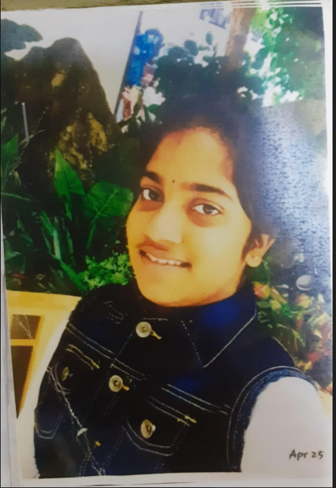 SriLankaTweet's tweet photo. Public Help ❗️
A school girl aged 15 years from Theldeniya area has been reported missing at GalleFace Green Colombo.
Contact Theldeniya Police if any information
☎️081- 2374073
☎️071- 8591066
#LKA #SriLanka #Help #MissingPerson @SL_PoliceMedia #RT https://t.co/On5Dty2djG