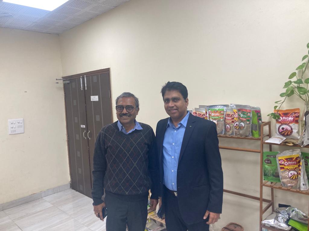 FDRVC1's tweet photo. Alok De, CEO FDRVC and Anil Bhavnani, National Head Semi-urban &amp; Rural Banking, HDFC Bank met today at FDRVC office, New Delhi. The meeting was very helpful in exploring the potential opportunities of financial linkages of FPOs and farmers. 
#valueforindia https://t.co/18AHZDkwFg