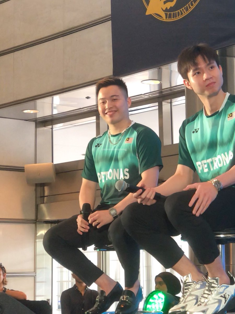 eggeu_tareteu's tweet image. 040123 Aaron Chia 谢定峰

he’s really funny and I feel like he’s a great communicator! definitely an extrovert 💯 

#aaronchia #谢定峰

*kindly DO NOT reupload