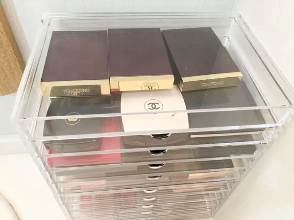 「【コスメオタクの味方】無印の収納ケース  コスメが大好きで集めているんですが、収」|BuzzFeed Japanのイラスト