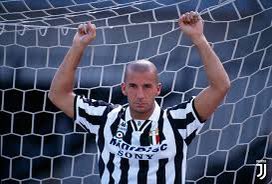 mauriB_N's tweet photo. “Spero che la mia storia possa servire a ispirare le persone che si trovano all’incrocio determinante della vita. L’importante non è vincere; è pensare in modo vincente”            
Ciao Capitano💔
#Vialli https://t.co/32p6L2KqR9
