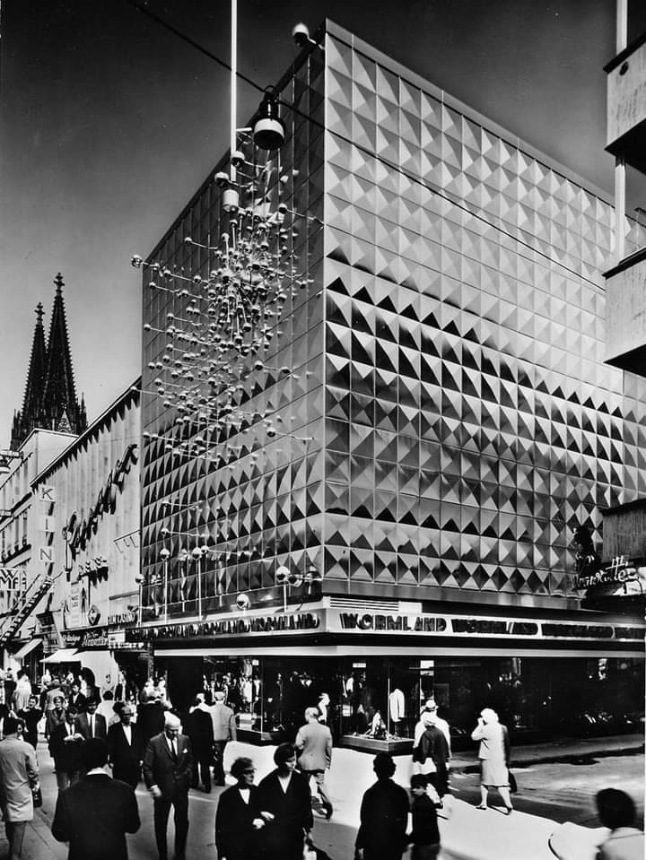 areasvellas's tweet photo. Wormland Department Store in Cologne, Germany...1966
by Peter Neufert 1925-1999
Wall Sculpture by Otto Piene 1928-2014
#architecture #arquitectura #art #sculpture #PeterNeufert #Neufert #OttoPiene #Piene
https://t.co/OQ04PNhD67
https://t.co/0f8INcqpUY https://t.co/jcpY6Me6rk