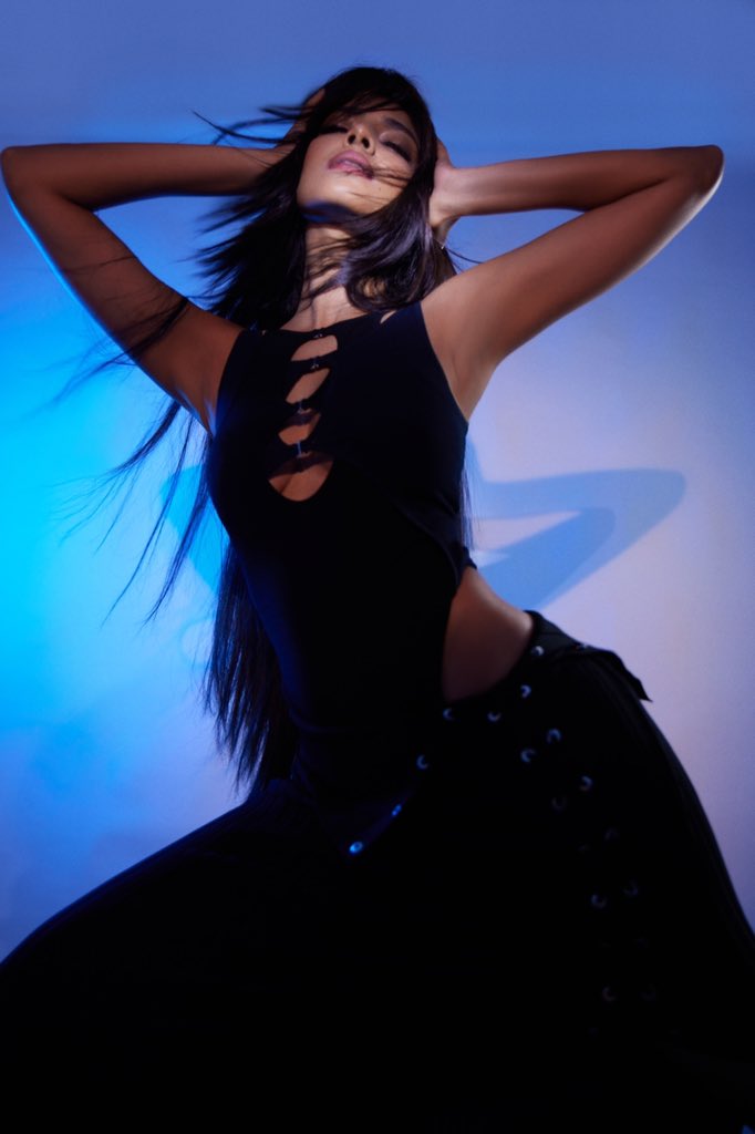 MalavikaM_'s tweet photo. Black &amp; Blue 🖤💙🖤 https://t.co/h6ovhp2I8q