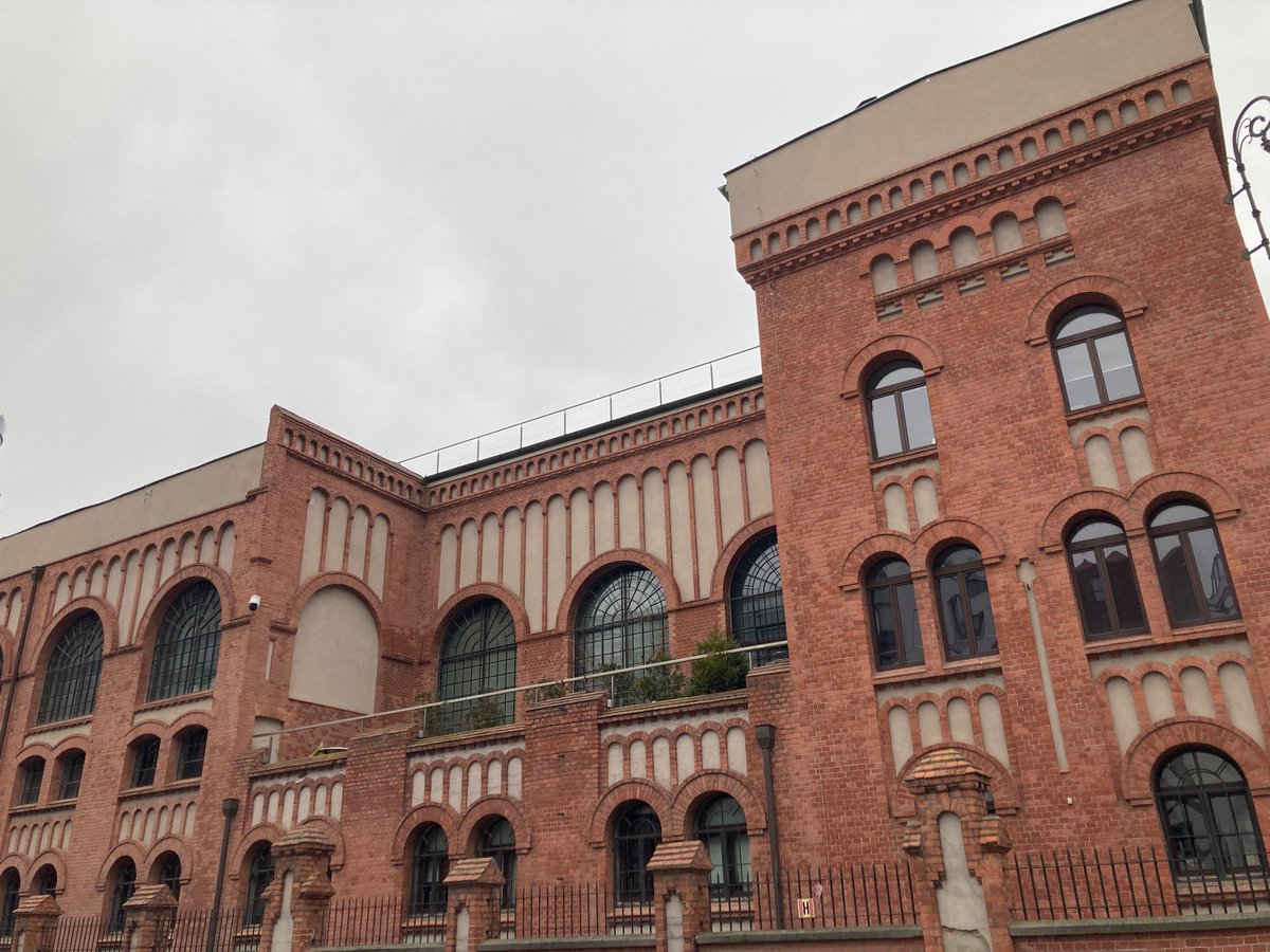 蜂起博物館閉まってた🥲🥲🥲悲しい。次回はもっとポーランドの歴史に詳しくなってリベンジ