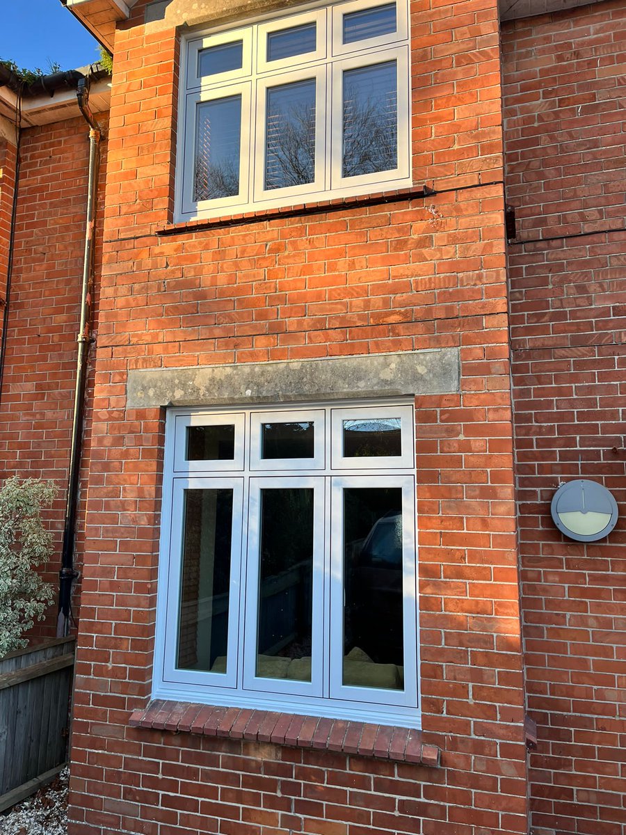 BillButtersWnds's tweet photo. White upvc flush sash windows and a red Tenby 4 @SolidorLtd composite door manufactured and installed #windows #doors #sherborne #dorset #composite #upvc #homeimprovement https://t.co/x9eHD5a7Pj