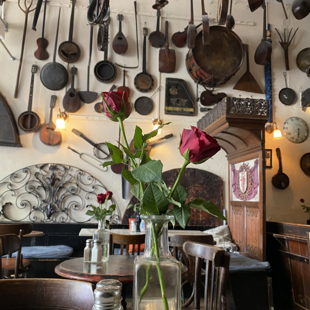 TroubadourLDN's tweet photo. Hide from the cold and get cozy at Troub - Winter Warmers recommended! โ๐น
#Troubadour #london2023 #londonhistory #earlscourt #sw #rbkc #londonnighs #londonfun #londonclub #londonphotography #London #londonclub #londonrestaurant #londontoday #londonlife #mysecretlondon https://t.co/aRW2eMD3vK