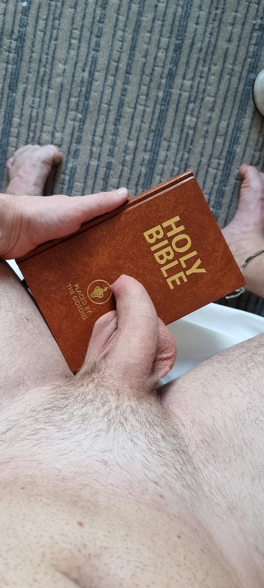HHBRIT's tweet photo. When God calls, don't be afraid to answer even if your on the middle of something...
Who'd like to come read the bible with me?
#biblebashing #18+ #gay #bigsoftcock #softcover #hung #uk #britboy #feet https://t.co/kB4Y2aNRYv