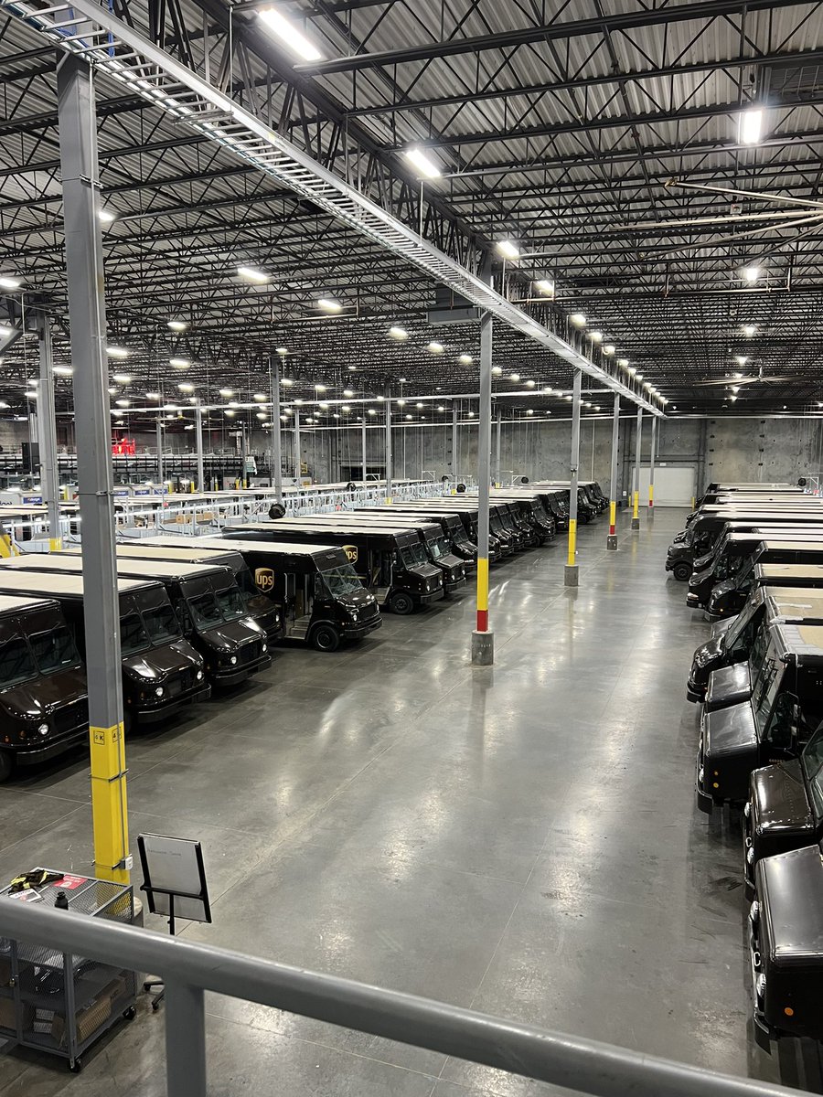 ArrowoodUps's tweet photo. Happy Friday from West Charlotte!!! The team is poised to close out a great week with another perfect safety day!!
#wegotthis #makingithappen #UPS https://t.co/cgREMKx7uV