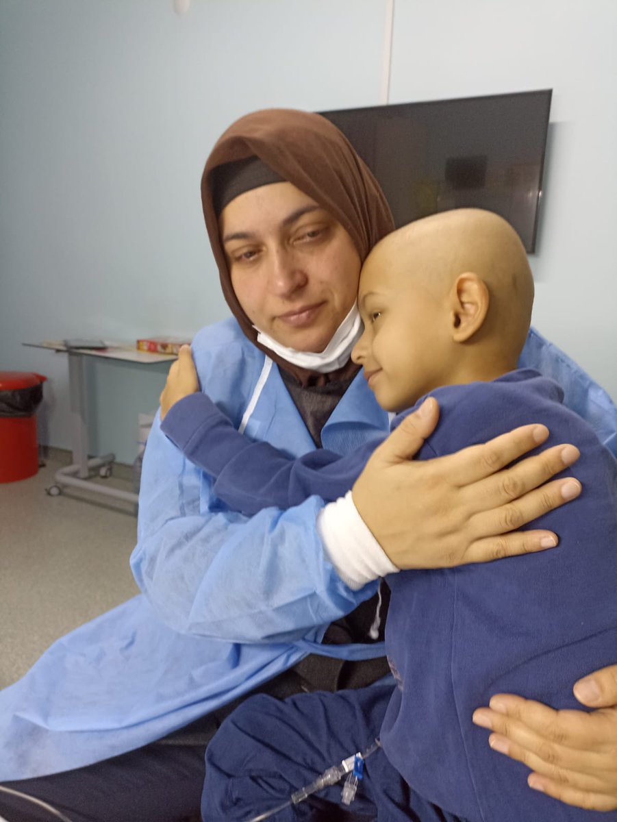 TutsakBebekler's tweet photo. Yusuf Kerim daha 6 yaşında ve KEMİK KANSERİ.
Annesi Gülten Sayın KHK ile kapatılan kurumlarda önceden çalıştığı ve Bank Asya'da hesabı bulunduğu gerekçesiyle tutuklandı.
Zor durumdaki şu yavrunun annesine kavuşması için 
Sn. @T_Karamollaoglu ses olur musunuz? https://t.co/J9lVo4mk4L
