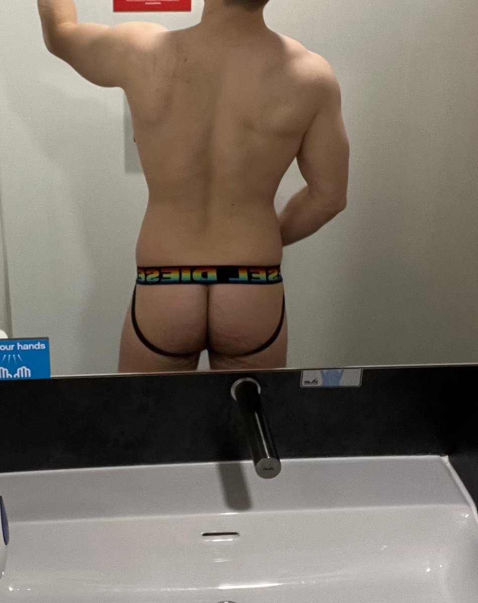 Blazejpas's tweet photo. Hello friday 😈😈 
#bottomgay #gay any #top ? https://t.co/T5WtfoRLkh