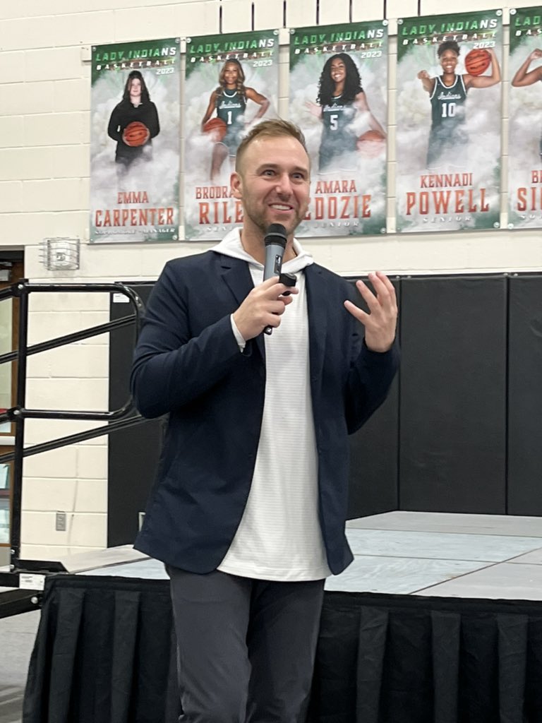 JDHollingsw's tweet photo. @tylertarver reminds us of the importance of celebrating in classrooms. Thank you, Tyler! @WaxahachieISD #iNation #limitless https://t.co/qtoHSNDWsw