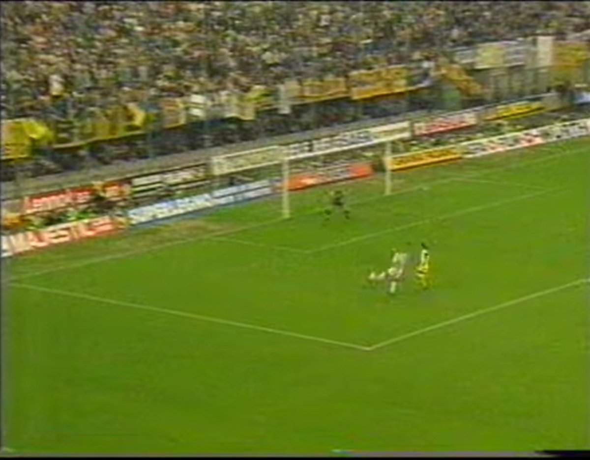 RomeoMJ's tweet photo. 3 momenti sono facili....
Vediamo chi si ricorda invece il primo.
#Vialli #CapitanoPerSempre https://t.co/LzOUgDMrUM