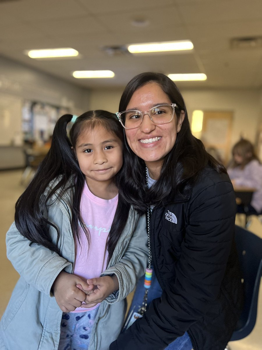 theotooles's tweet photo. Miss Mendoza our wonderful 1st grade teacher with her student Arleth! @brookglenn3 #proudteacher #proudstudent #lovewhatyoudo #SoaringtoNewHeights https://t.co/JEroLO9pqx