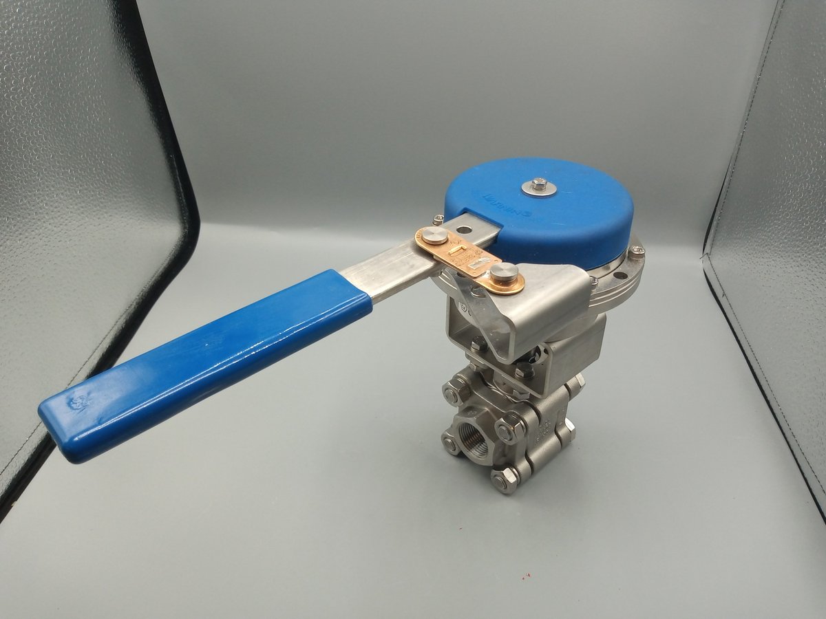 VFlowSolutions's tweet photo. Spring Return Fusible Link Valve.  In the event of fire the fuse melts and the valve closes on the spring.  Another flow control solution from V-Flow Solutions. #vflowsolutions #firesafety #fusiblelink #springreturnvalve #safetyshutoff #springreturnlever #ballvalve https://t.co/2nu4SeLm3f