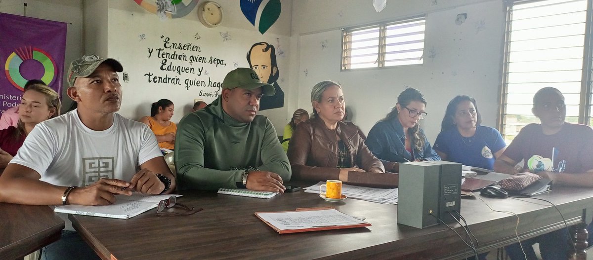 MariaM_PSUV's tweet photo. Seguiremos comprometidos con nuestros estudiantes, como educadores de nuestra Patria trabajaremos sin descanso por brindar la mejor educación. @_LaAvanzadora @NicolasMaduro @PrimitivoPsuv https://t.co/cCFZZ2wcuv