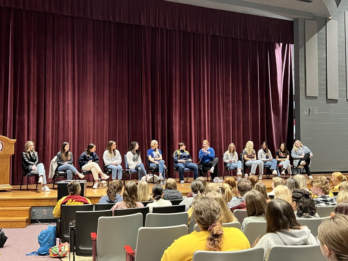 BC Alumni college student panel sharing some great advice to BCHS Early College Magnet students! Love seeing these student leaders return to campus to share their experiences.  #WeAreBC ⁦<a href="/BCHSTrojans/">BCHS Trojans</a>⁩ ⁦<a href="/barrencounselor/">BCHS Guidance Office</a>⁩ ⁦<a href="/barrenschools/">Barren Co. Schools</a>⁩