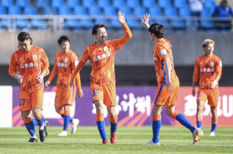 Superligachina's tweet photo. #CopaCFA #Cuartos| El Shandong remonta y toma ventaja en la eliminatoria tras derrotar 3 (Song Long 🇨🇳, Liu Yang 🇨🇳 &amp; Liu Binbin 🇨🇳) : 1 (Tao Qianglong 🇨🇳) a un Wuhan Three Towns repleto de bajas tras coronarse campeón de liga! https://t.co/MSqcBRcIlg