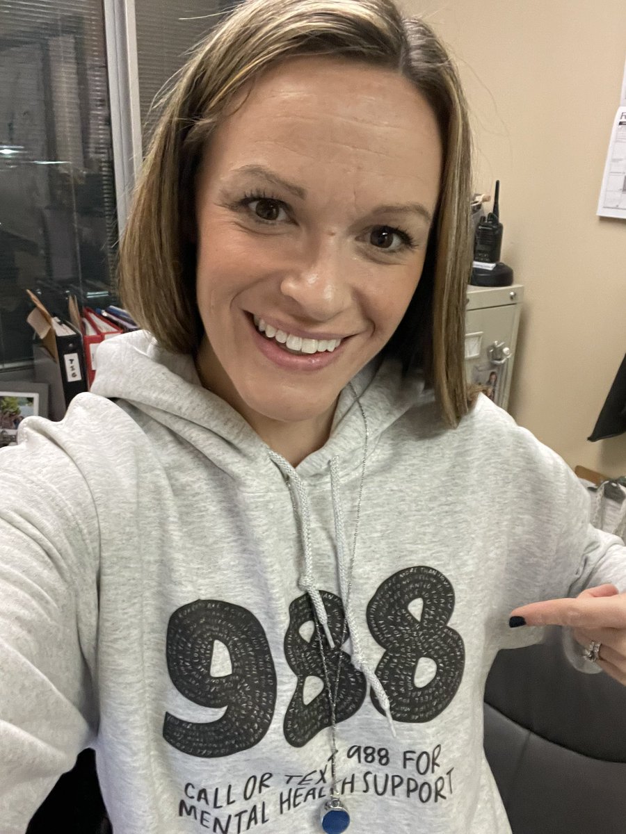 VGashlin's tweet image. Too many lives have been lost lately by people who didn’t feel like they could reach out for help, or didn’t know where to start.  Join me in becoming a walking billboard!  ❤️.  Mental health matters!

Text 988 💚. You matter!