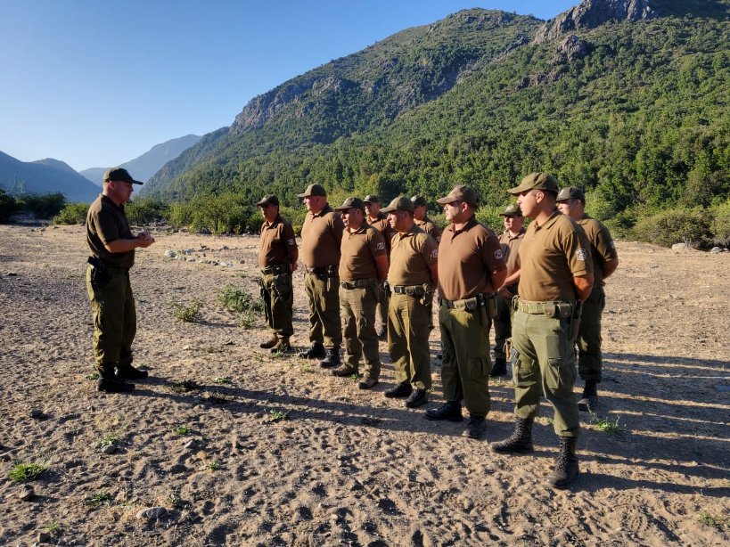 Carab_Maule's tweet photo. En horas de esta mañana se realiza en la cordillera, el recambio de personal de las avanzadas fronterizas #ElPeumo, #Carrizales y #ElDial de la Prefectura de Carabineros de #LINARES nro.15. Las que están presentes en estos sectores lejanos, efectuando una labor de soberanía 👮🏻⛰️. https://t.co/ja4doBG6KU