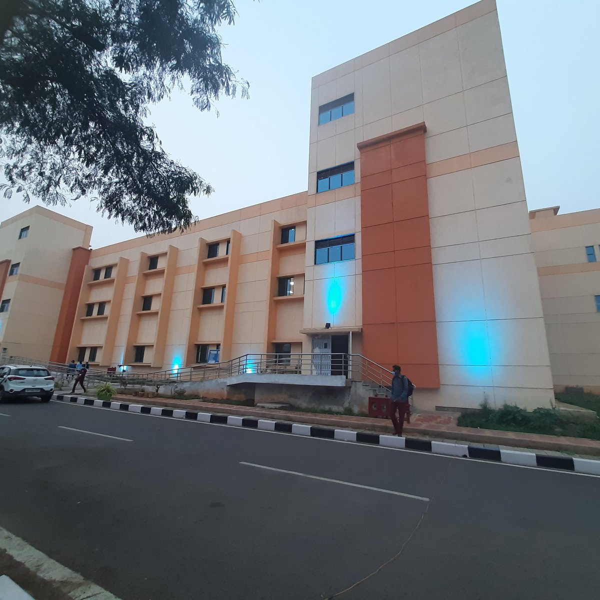 hbchrcECHO's tweet photo. HBCH&amp;RC, VIZAG is lighting up today!  in celebration of #cervicalcancerawarenessmonth, #glowteal https://t.co/37D7Drfswx